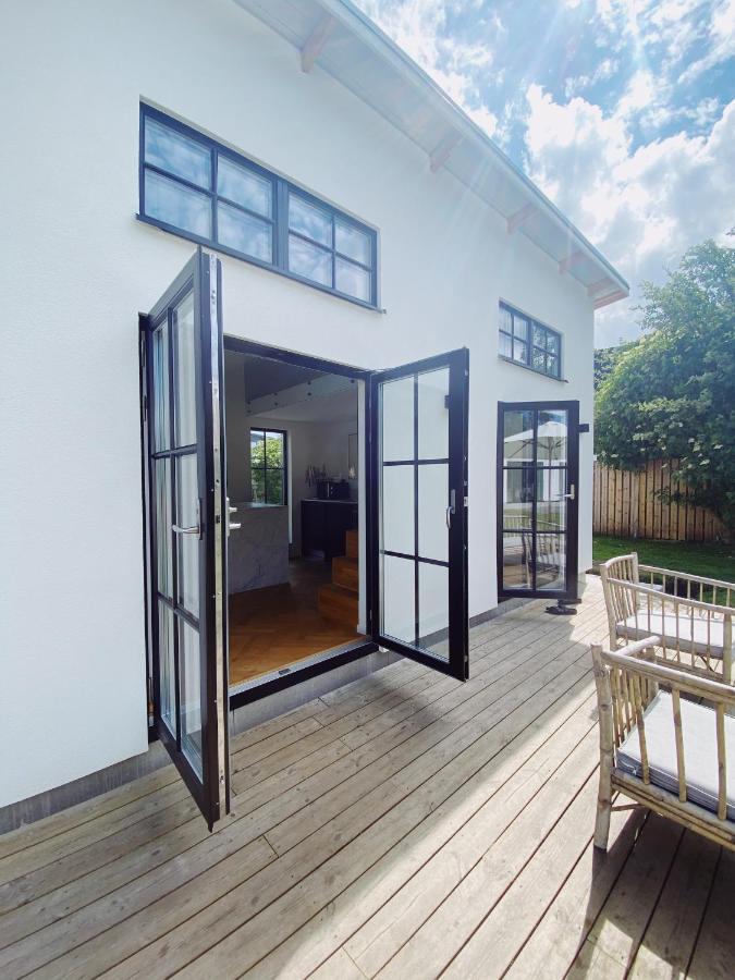 Guesthouse, Not Even A Minute Walk To The Ocean Kullavik Екстер'єр фото