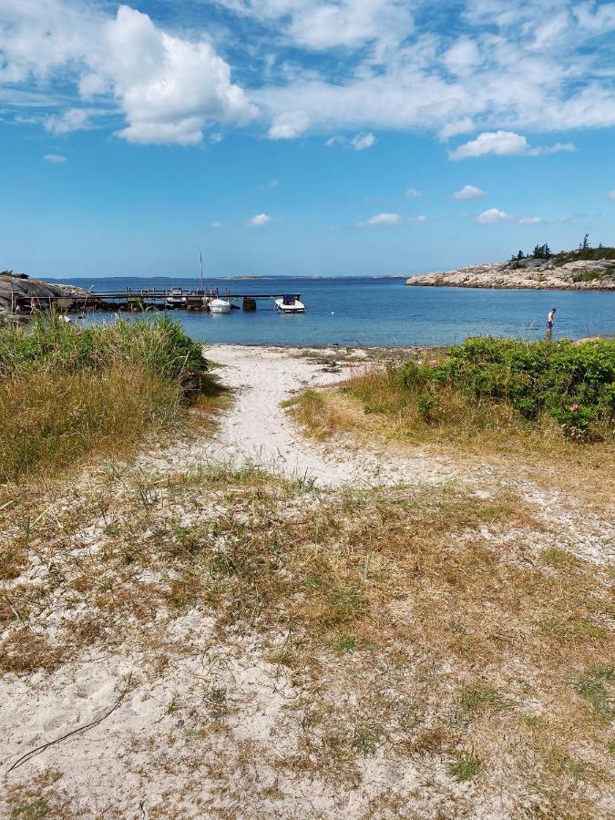 Guesthouse, Not Even A Minute Walk To The Ocean Kullavik Екстер'єр фото